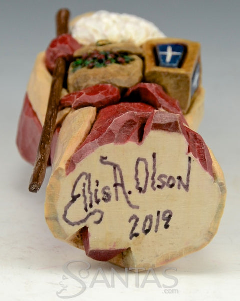 Ellis Olson 6.3 inch Santa Carving with Lantern