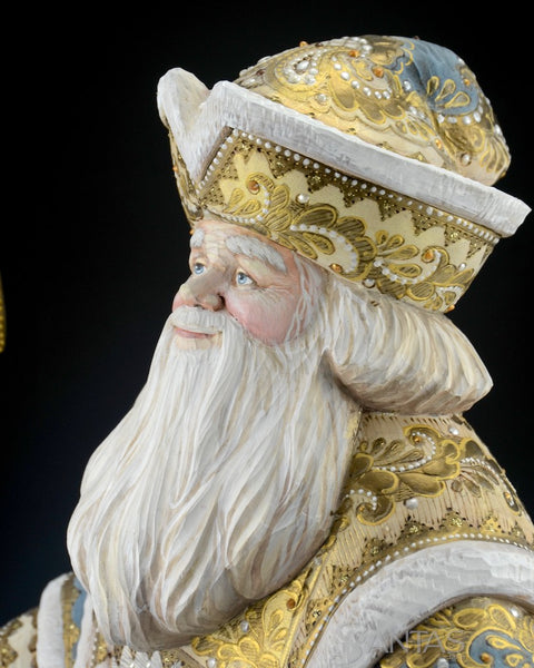 Custom Designed Santa Carving with Beautiful Horse Scene